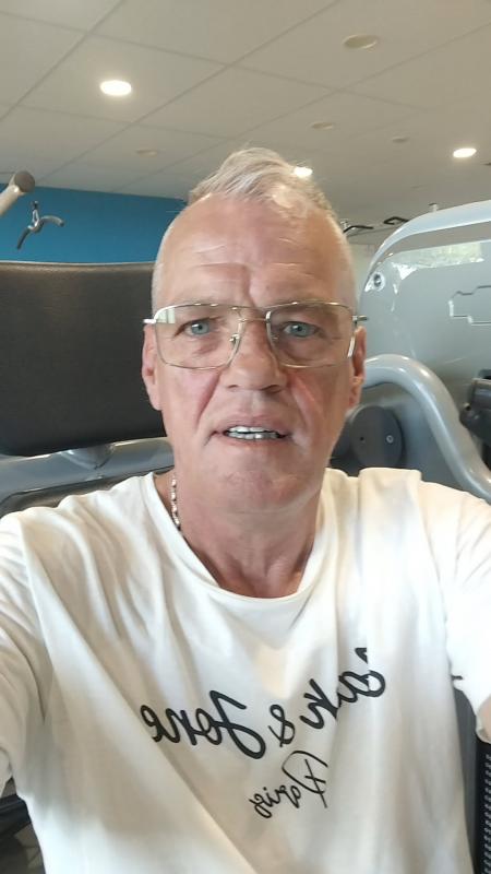 Kris  57 ans Caen