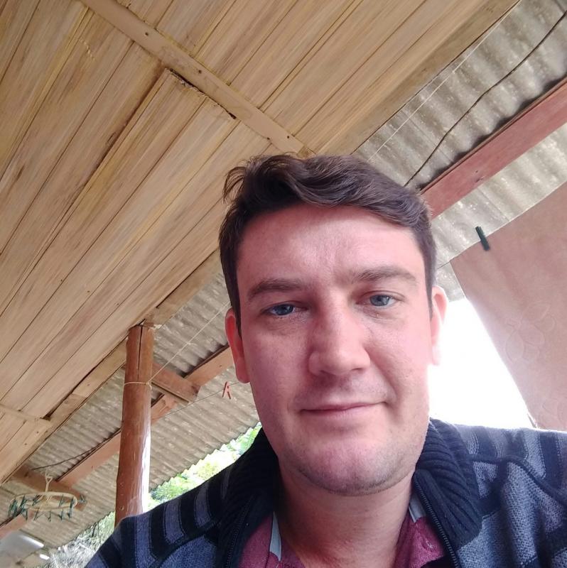 LEONEL 59 ans Arras