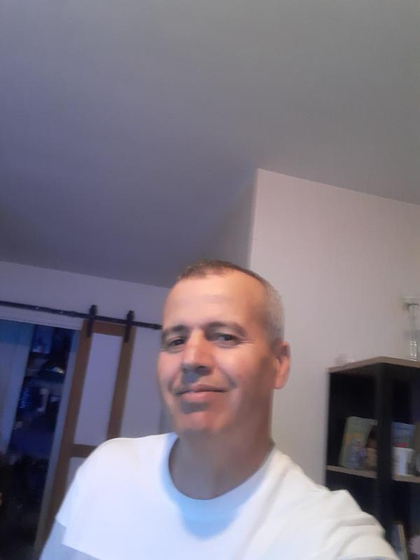Lyes  49 ans Sartrouville