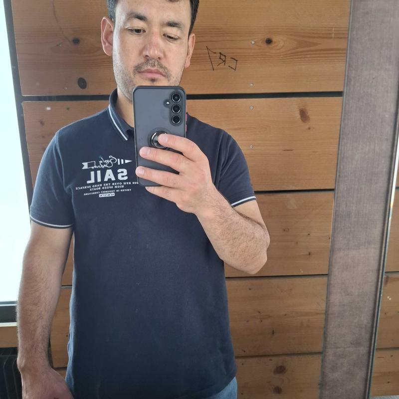 Esmatollah moghadam 27 ans Sotteville lès Rouen