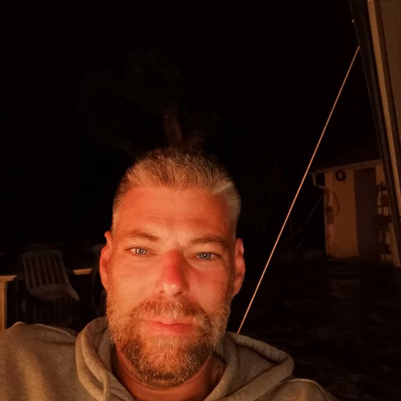 mika 45 ans Grigny