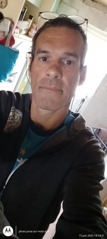 tino 39 ans La Pallice