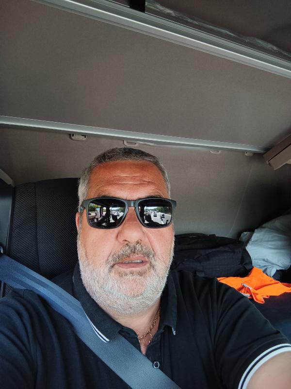 Sergio  56 ans Chassieu