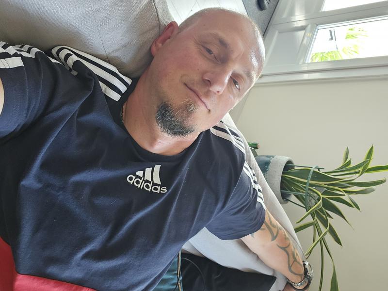Slavo  48 ans Évin Malmaison