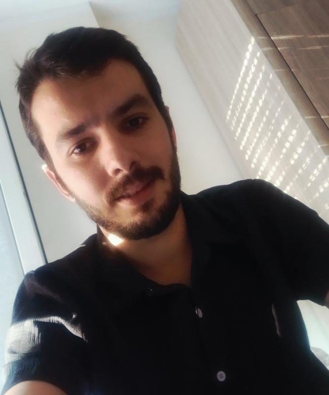 Adrien  26 ans Mâcon