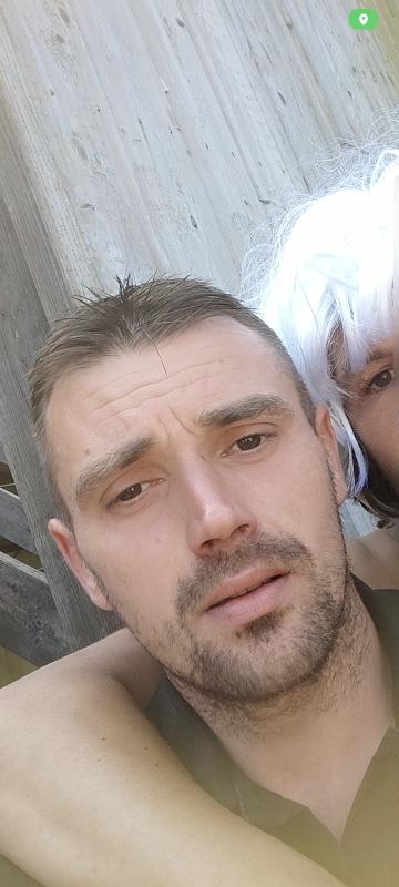Steven 32 ans Cléguer