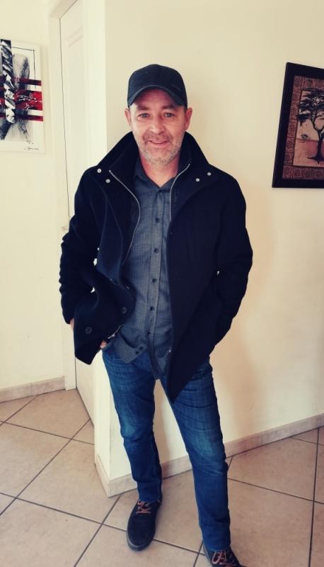 emmanuel 46 ans Francastel