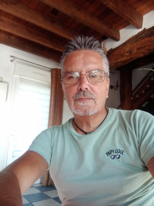 Benoît  60 ans Le Houlme