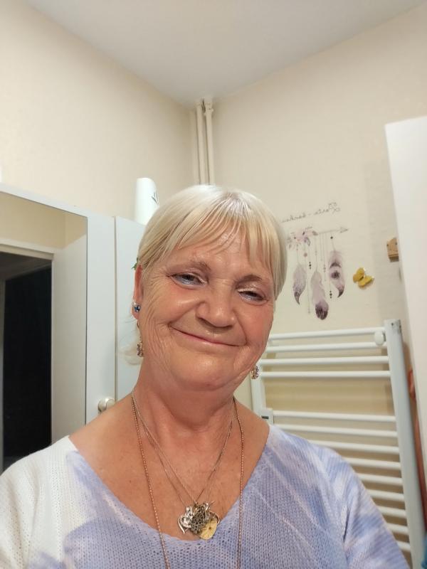 Elisabeth  66 ans Chalon sur Saône