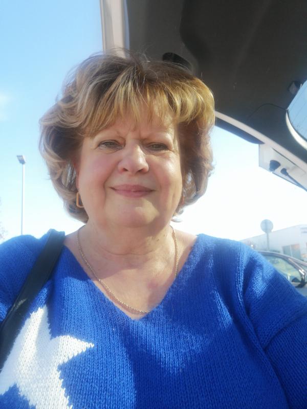 Amelia 65 ans Troyes