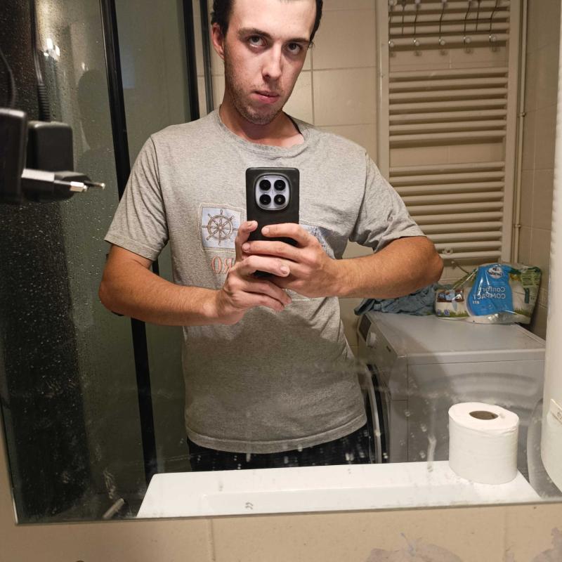 thomas 23 ans Villers Cotterêts
