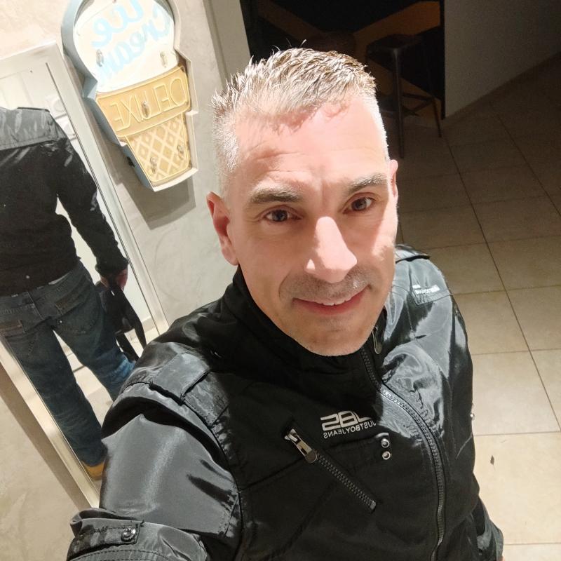 Lolo  47 ans Aix en Provence
