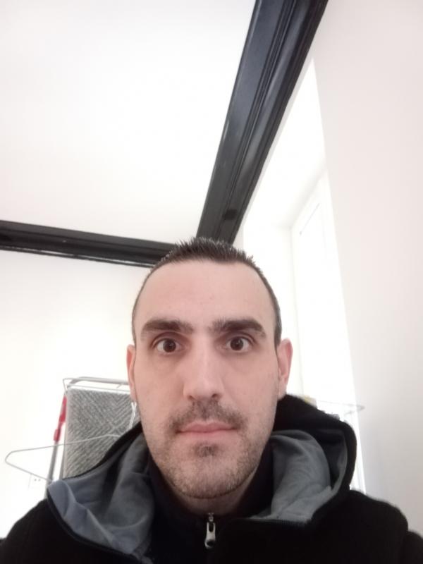 Nico 43 ans Villeneuve sur Yonne