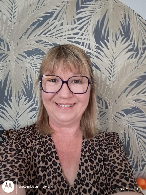 Sandrine  55 ans Épernay
