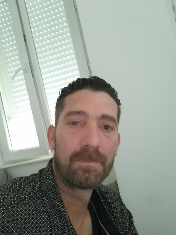 Loïc Loïc  49 ans Vernon