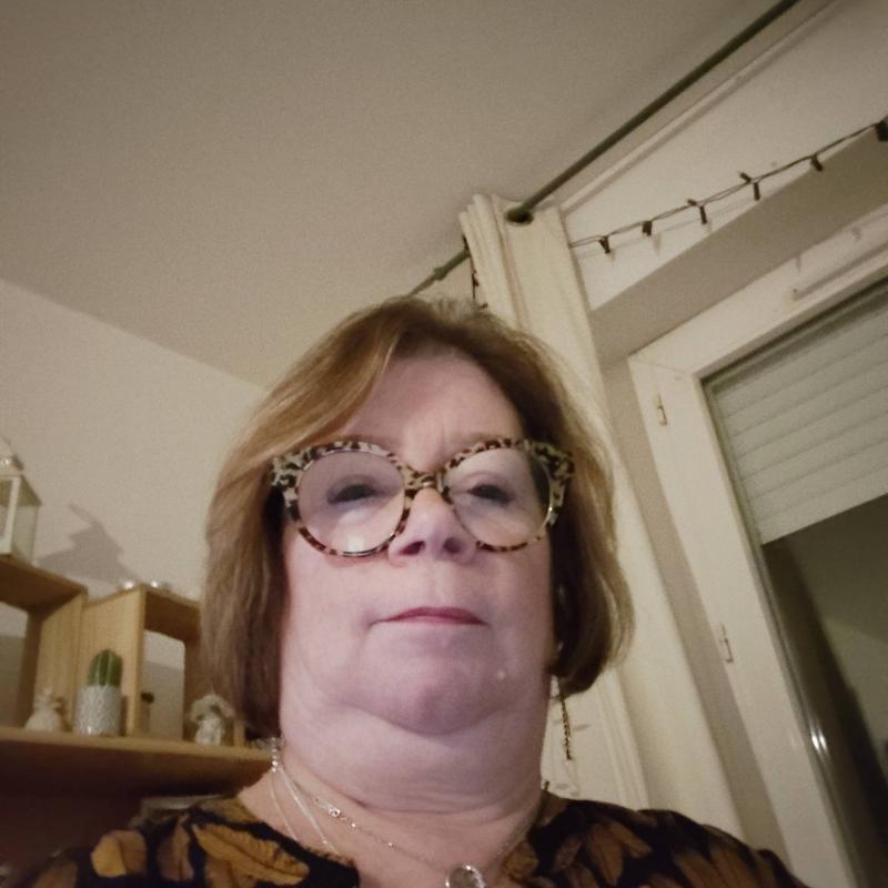 isabelle 57 ans Saint Marcel