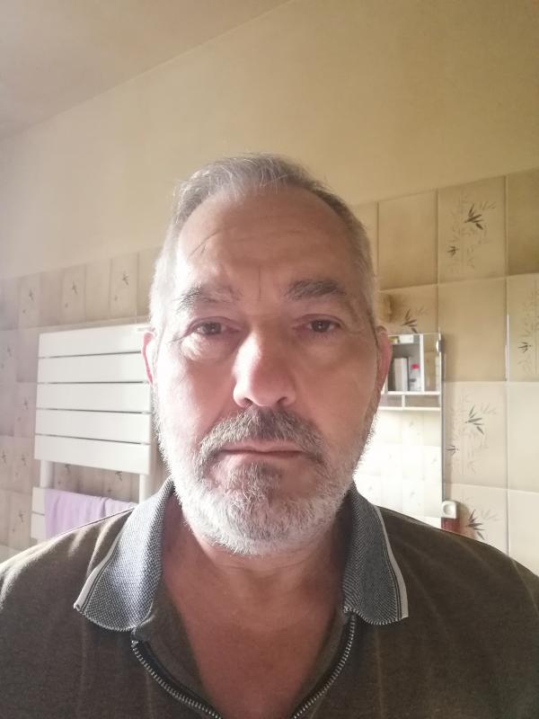 Christian  63 ans Mehun sur Yèvre
