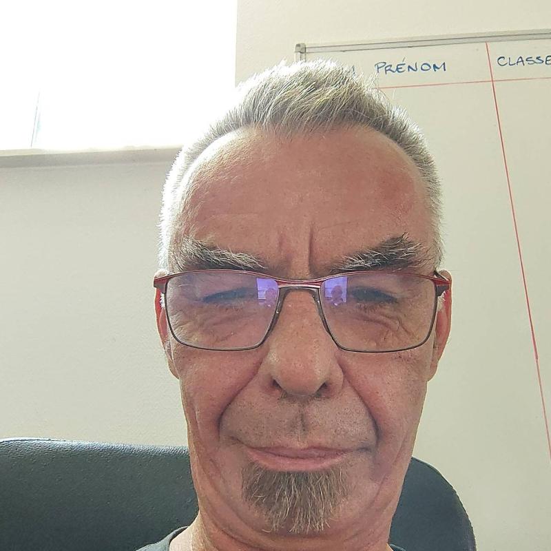 eric 56 ans Autun
