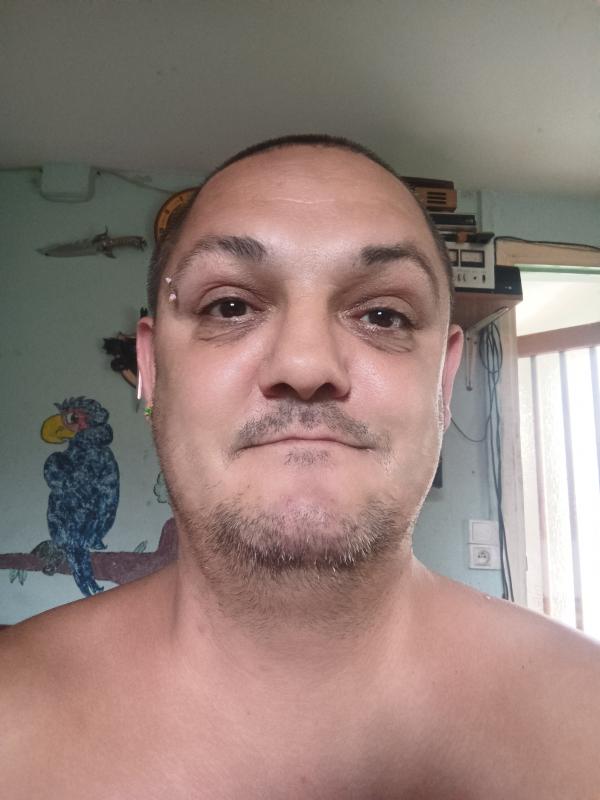 Stephane  43 ans Écaillon
