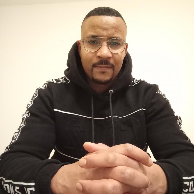 Assmar  38 ans Paris