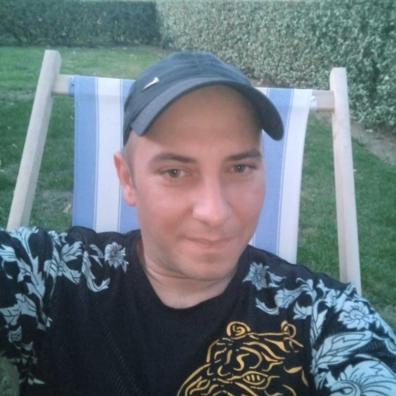 alex02 37 ans Saint Quentin
