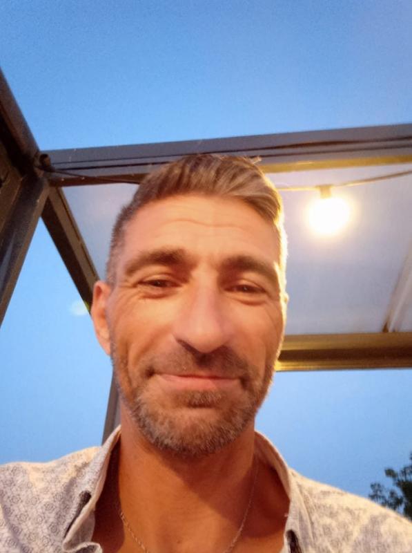 Fredo 49 ans Uzès