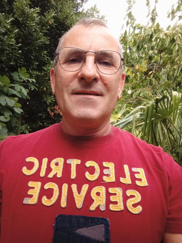 Eric  53 ans Lavit