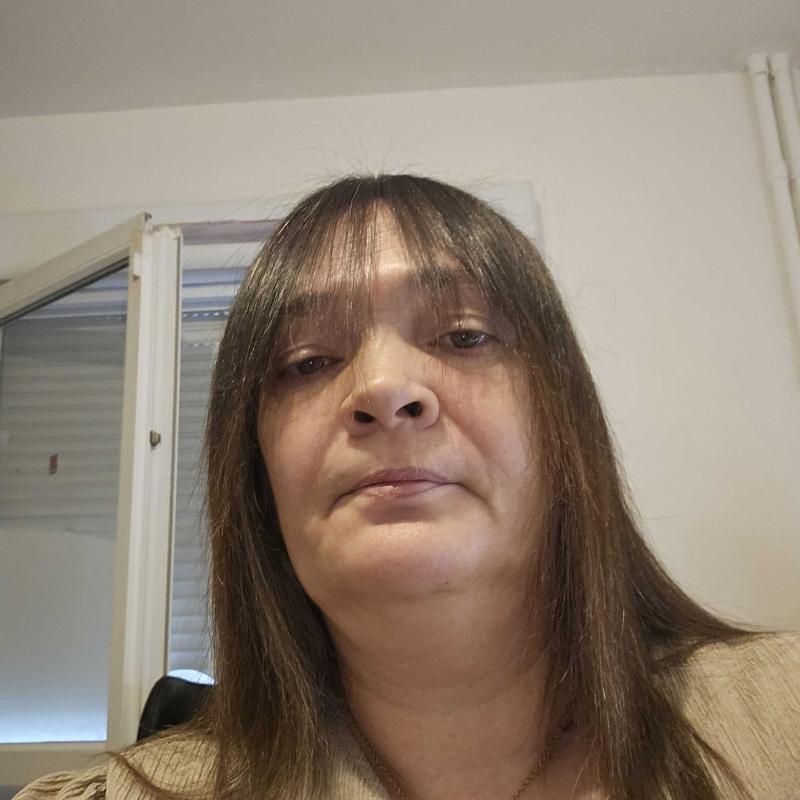 lynda 51 ans Clermont Ferrand