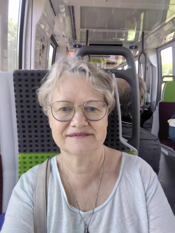 Sylvie  67 ans Saint Cloud