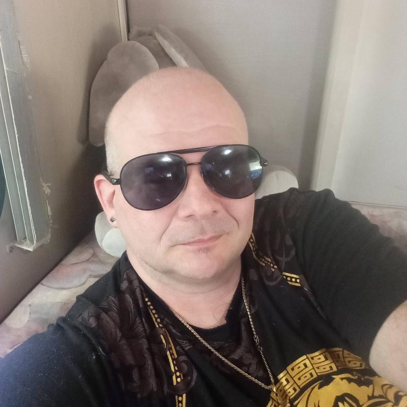 mike 46 ans Montmiral