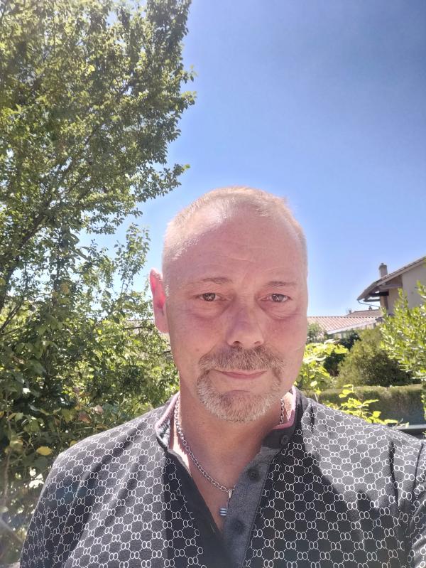 Chris  52 ans Ars sur Formans