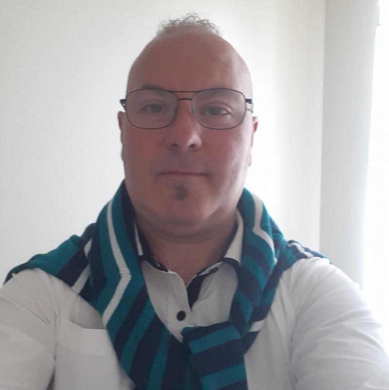Oliver 48 ans Rochefort
