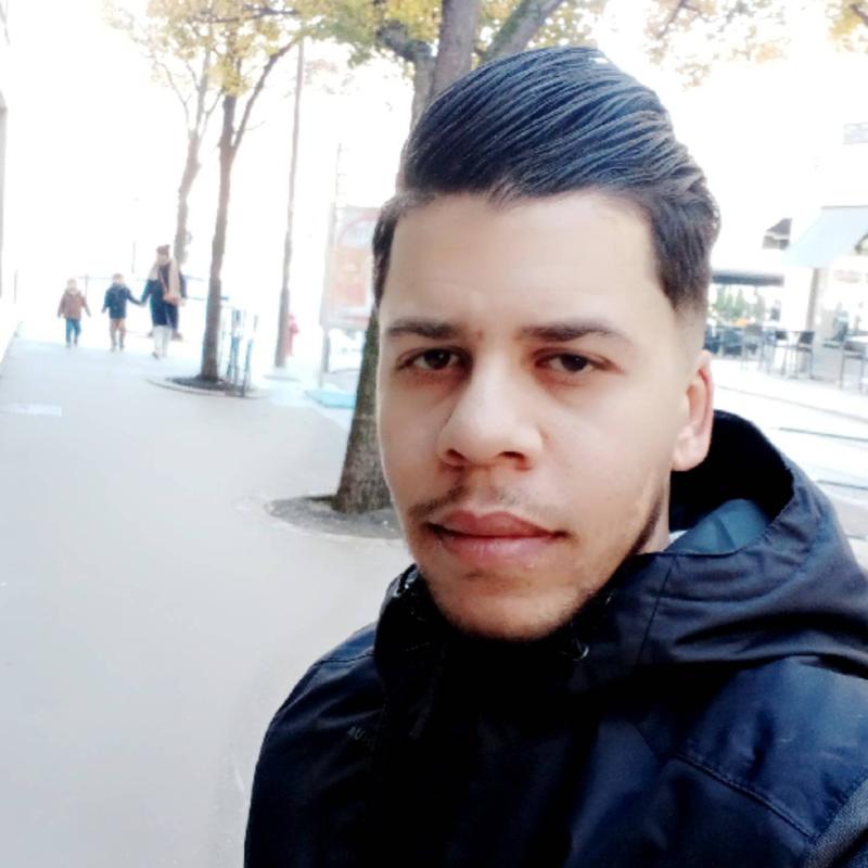Abdel Abdel 27 ans lyon 7eme arrondissement