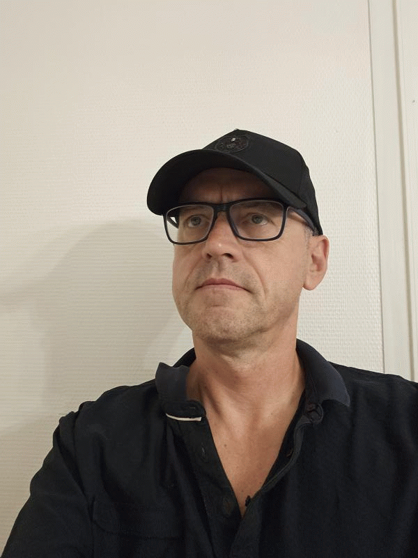 Dimitri  57 ans Royan