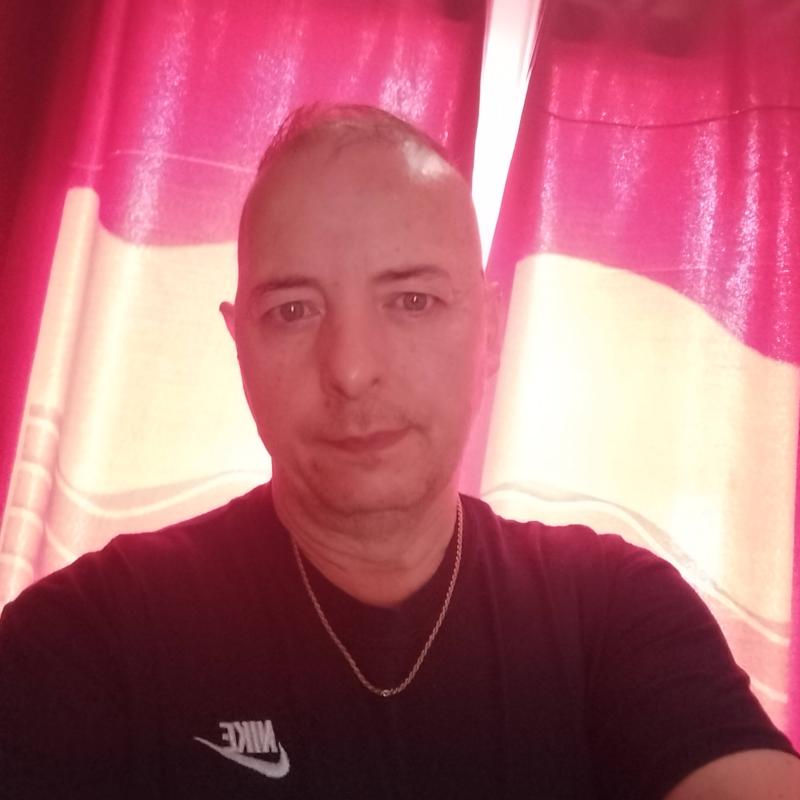 Mike 57 ans Binas