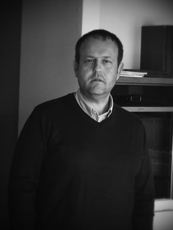 Clint 52 ans Nîmes