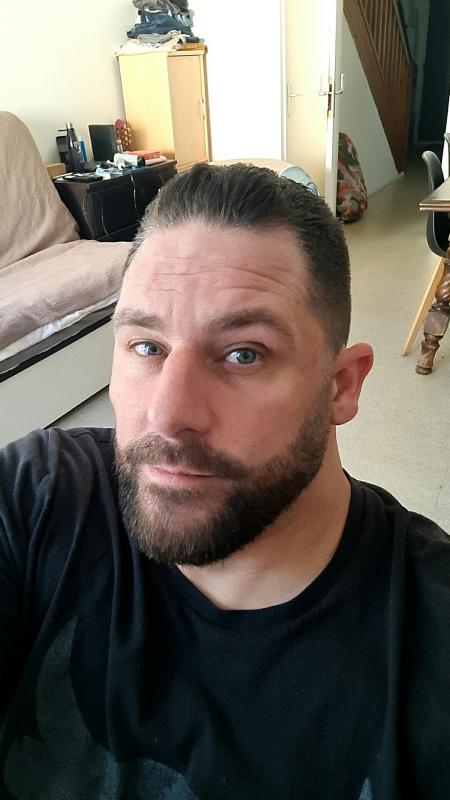 Julien 43 ans Villefontaine