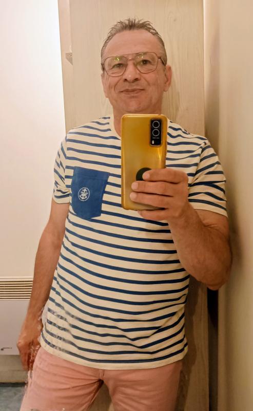 Mickael  59 ans Surgères