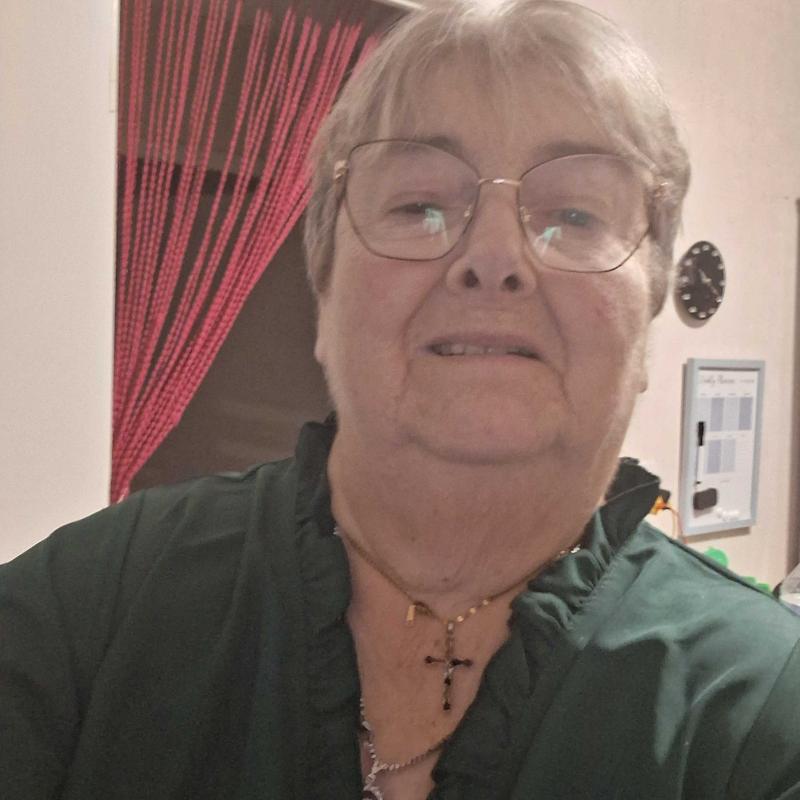 Muriel  71 ans Roost Warendin