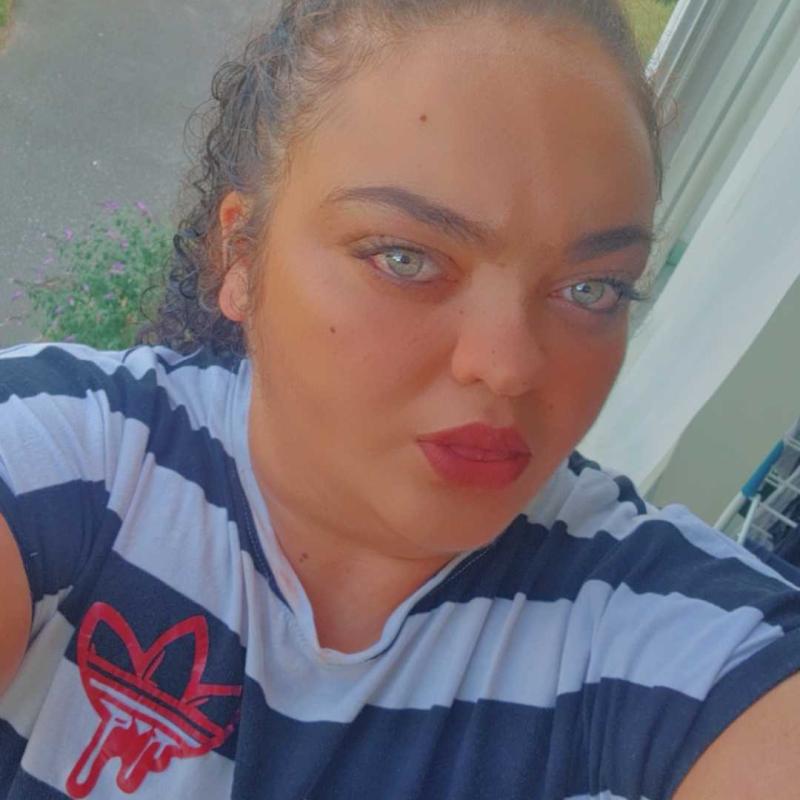 pauline 25 ans Lanester