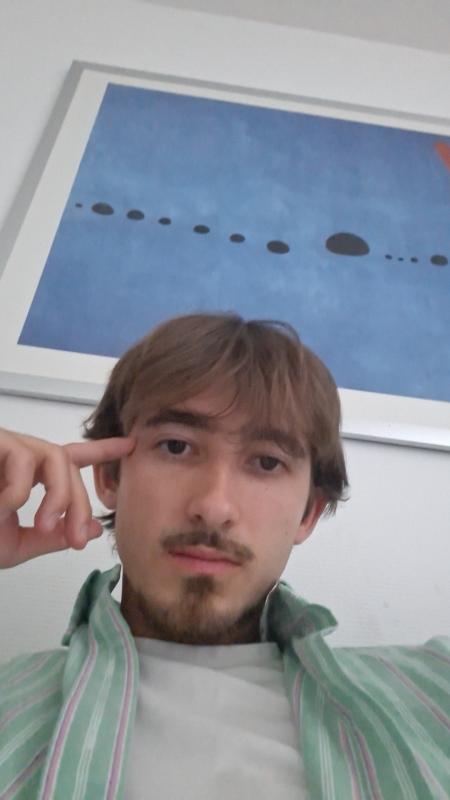 Rafael  24 ans Combs la Ville