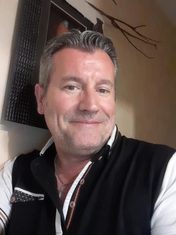 stefano 61 ans Pellouailles les Vignes