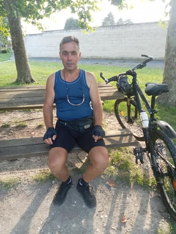 guy 60 ans Compiègne