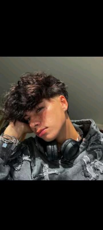 Alexandre  20 ans Besné