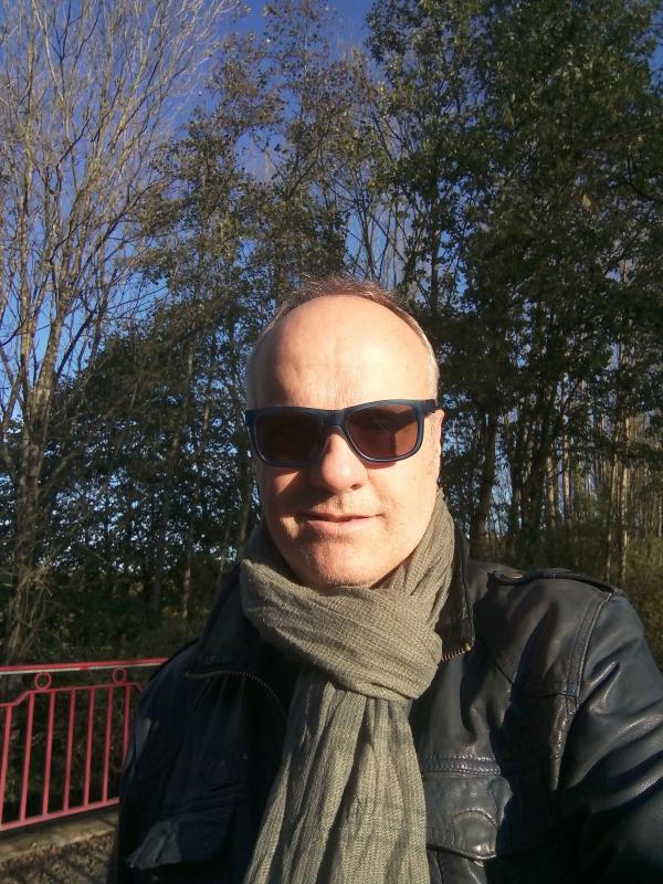 Valentin  52 ans Laval