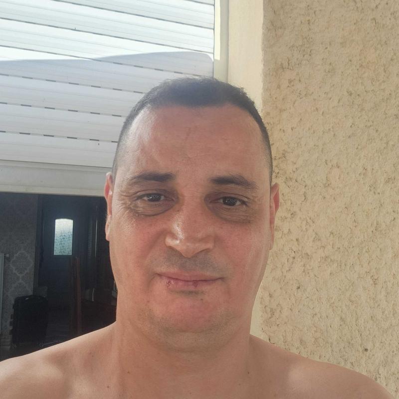 omar 48 ans Saint Chamond