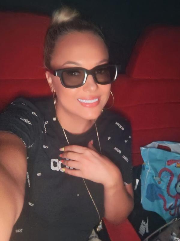 Laura 34 ans Mollon