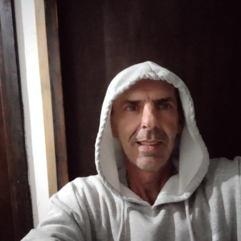 tony 45 ans Clermont en Argonne