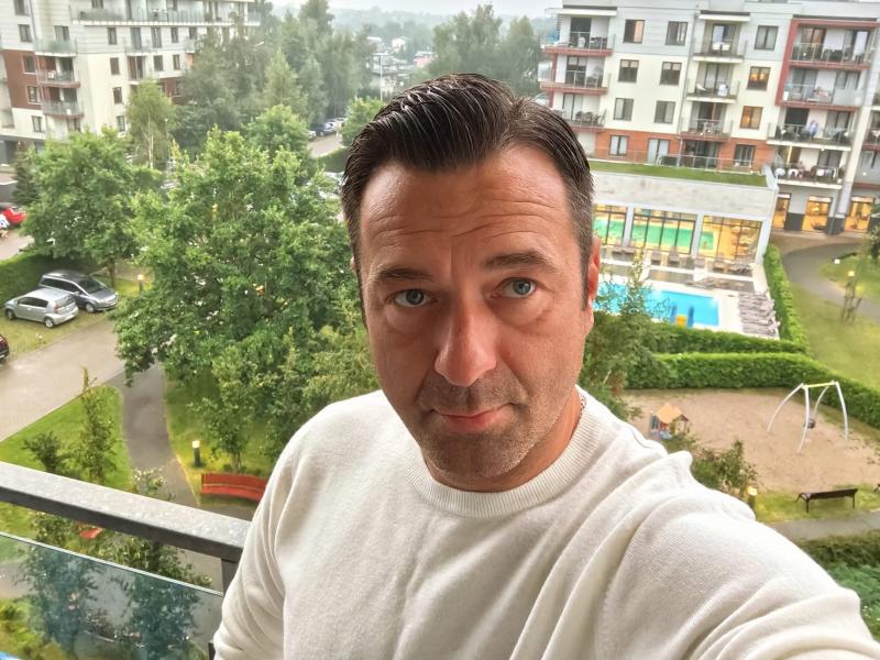 Guy 40 ans Cannes