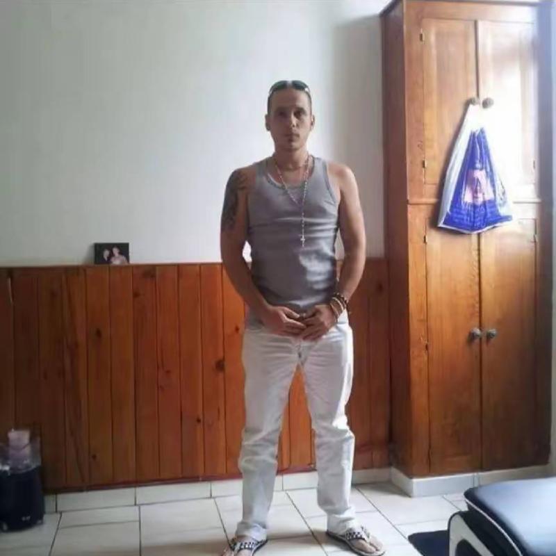 bienaimé frederic 38 ans Saint Quentin